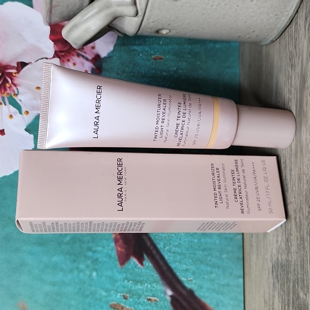 Laura Mercier Tinted Moisturizer Light Revealer 2W1 Natural NIB!